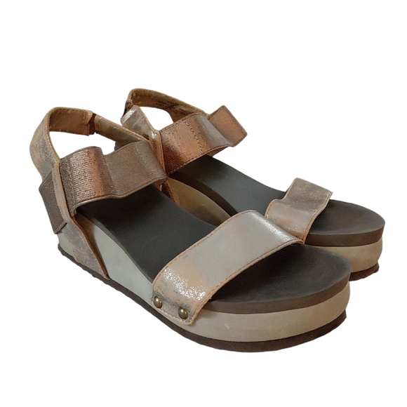 Axxiom Metallic Wedge Sandals Gold And Bronze Evian Open Toe Sandal Size 8 - Picture 8 of 11